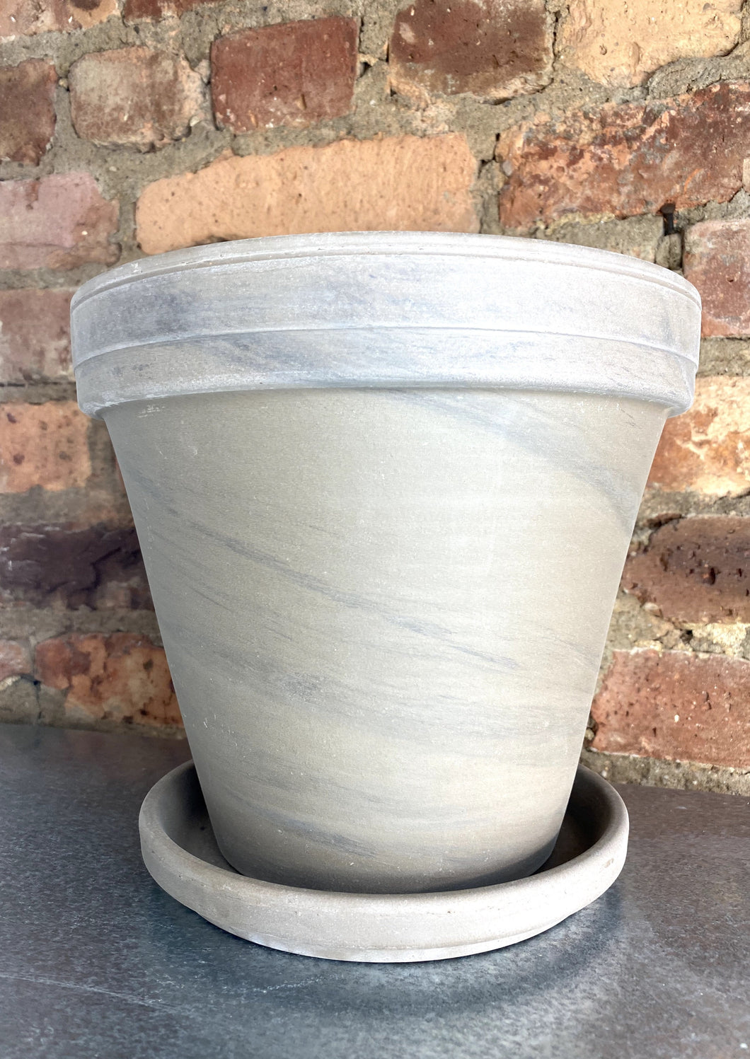 Basalt Terracotta Pot + Saucer 8.5