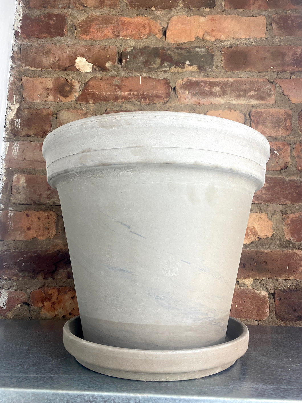 Basalt Terracotta Pot + Saucer 12